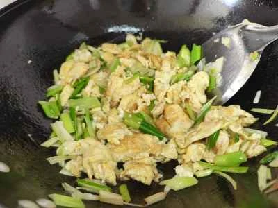 ネギ入りスクランブルエッグの作り方：4