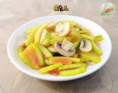 スイカの皮とキノコの炒め物のレシピ