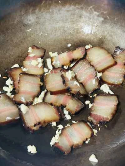 野生セロリと塩漬け豚肉の炒め物の作り方：4