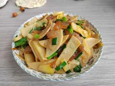 牛すじとたけのこの炒め物のレシピ