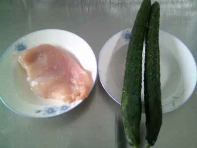 鶏胸肉とキュウリの炒め物の作り方：1