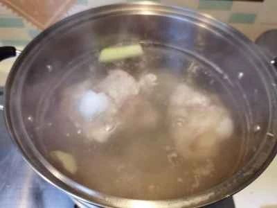 豚骨とキャベツの煮込みの作り方：2