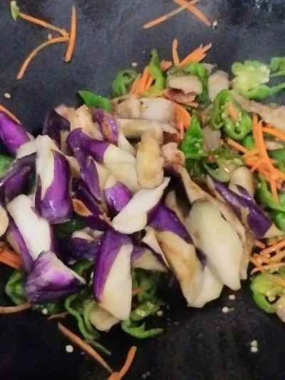 ナスとピーマンの炒め物の作り方：9