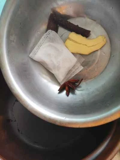 蜂蜜梨入り豚肉の煮込みの作り方：2