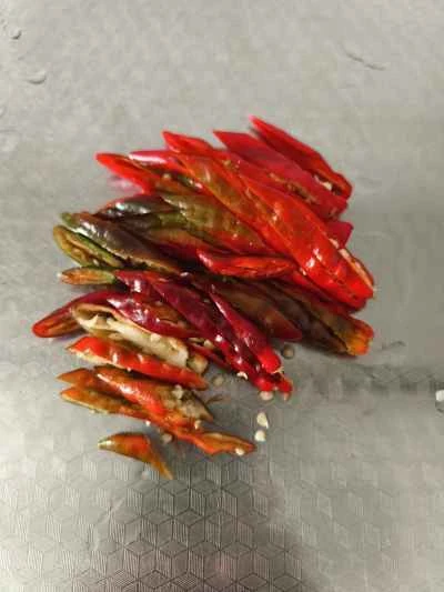 赤唐辛子入り乾燥豆腐炒めの作り方：2