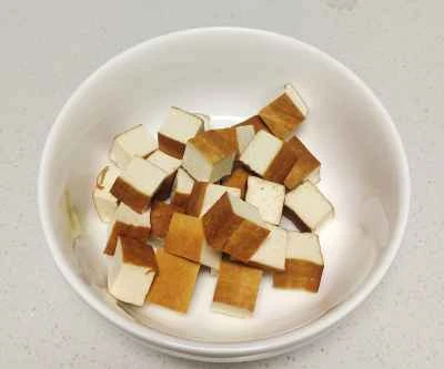 芽キャベツと乾燥豆腐の炒め物の作り方：1