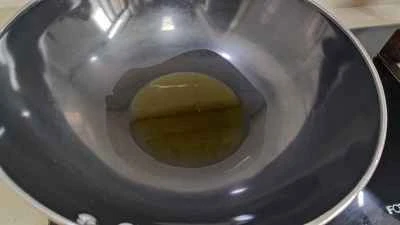 野生のネギを使った卵炒めの作り方：6