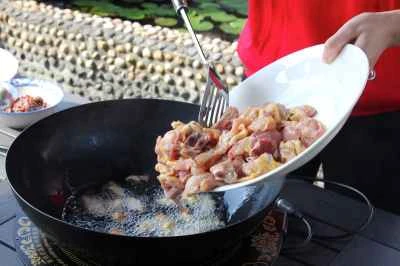 四川風鶏肉とジャガイモの煮込みレシピ手順：2