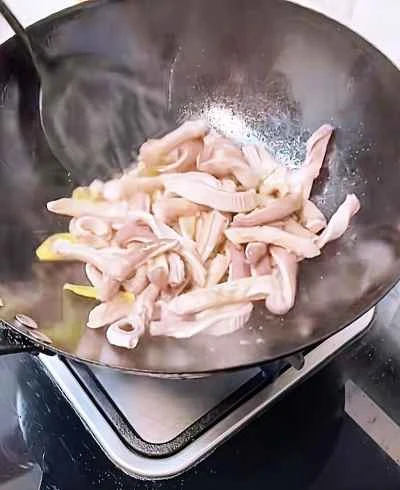 豚の胃袋とチキンのスープを作る手順：6