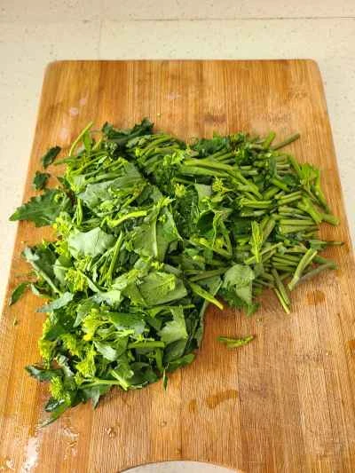 菜種とハムの炒め物の作り方：2