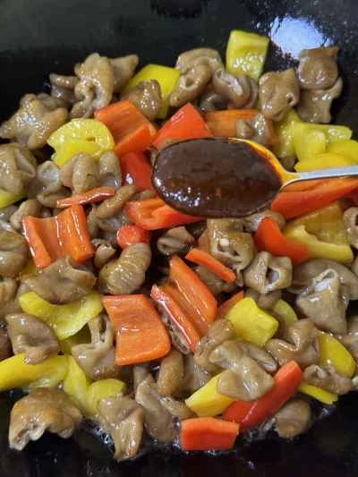 乾鍋で煮込んだ豚腸の作り方：8