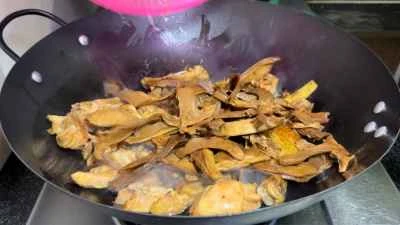 松茸入り鶏肉の煮込みの作り方：8