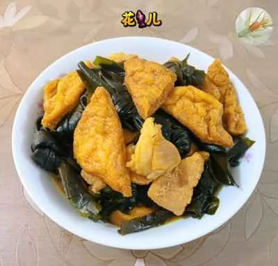 豚肉と昆布の結び目を油で炒めた三角形のレシピ