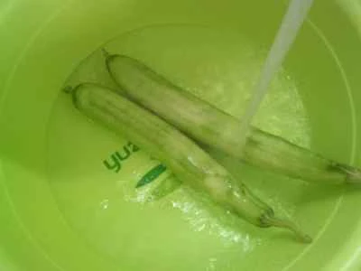 漬けたカラシナ、細切りヘチマ、角切り豆腐皮を使った豆腐皮炒めの作り方：2