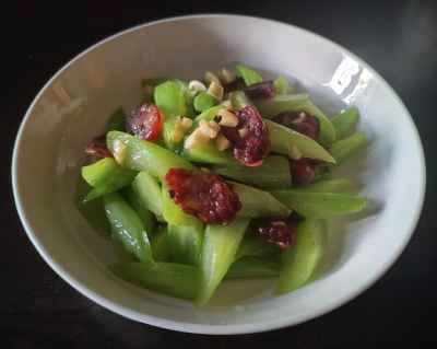 麦わら入りソーセージ炒めの作り方：7