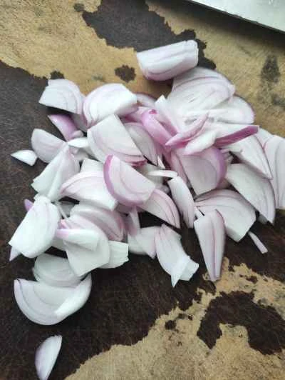 玉ねぎと豆腐の皮の炒め物を作る手順:1