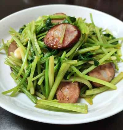 ハルビンの赤ソーセージとセロリの炒め物のレシピ