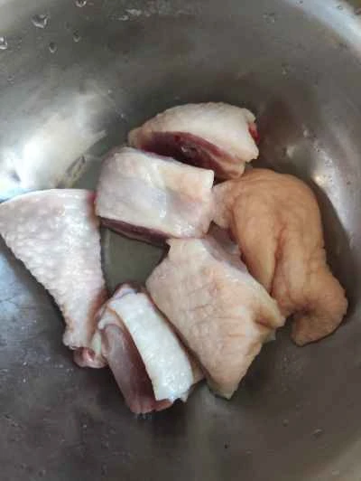 野生キノコ入り蒸し鶏もも肉の作り方：1