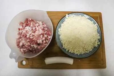 故郷風揚げ豚肉団子のレシピ手順：1