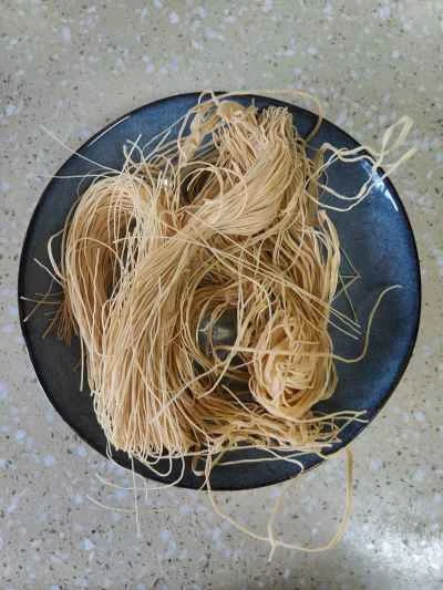 ニラ炒め麺の作り方：1