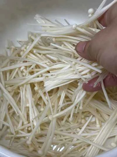 えのき茸とひき肉とアサリの煮込みの作り方：4