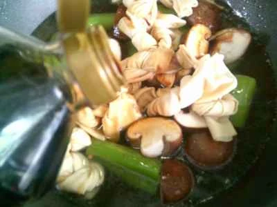 虎皮とピーマンの煮込みシイタケと豆腐の結び目を作る手順：6