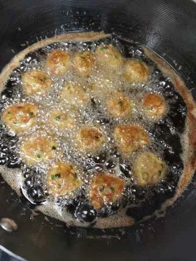 揚げミートボールの作り方：5