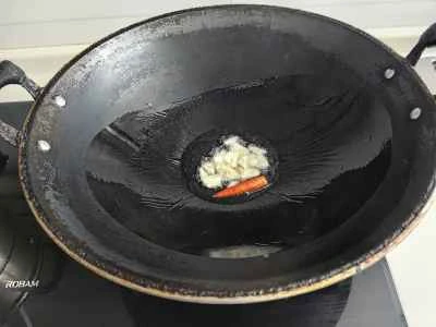 牡蠣とウシガエルのスパイシー炒め レシピ手順：3