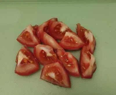 ジャガイモとトマトの煮込み牛肉の作り方：2