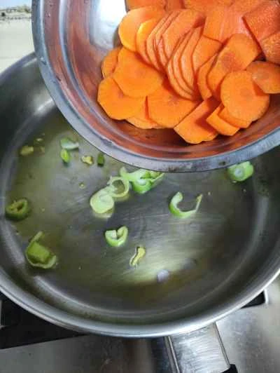 ニンジンとカリフラワーの炒め物の作り方：5