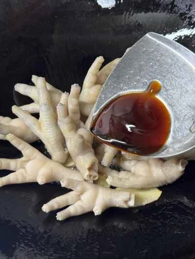 鶏の足とロブスターのしっぽの煮込みの作り方：5