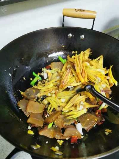 カポックの花と​​豚肉の煮込み炒めの作り方：14