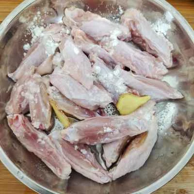 ニンニクフライドチキンウィングの作り方：1