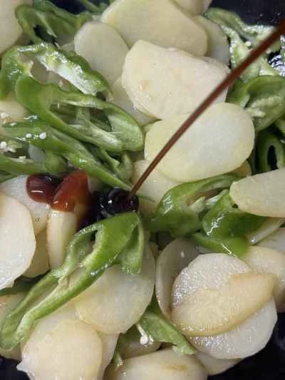 ピーマン、ジャガイモ、ハムの炒め物の作り方：7