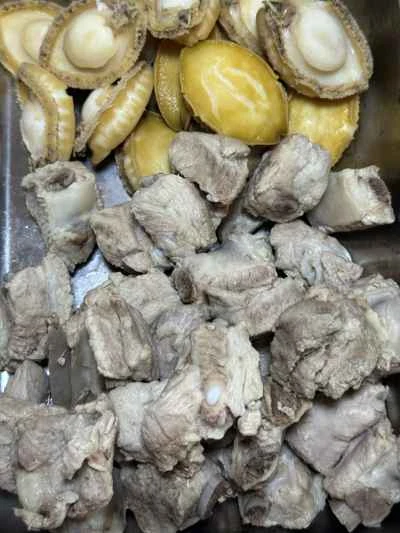 アワビ入り豚スペアリブの煮込みの作り方：1