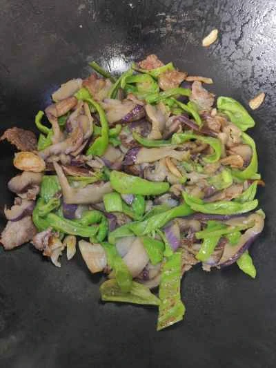 ナスとピーマンの炒め物の作り方：13