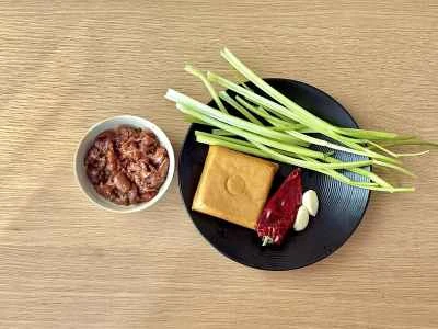 乾燥豆腐の炒め物を作る手順：1