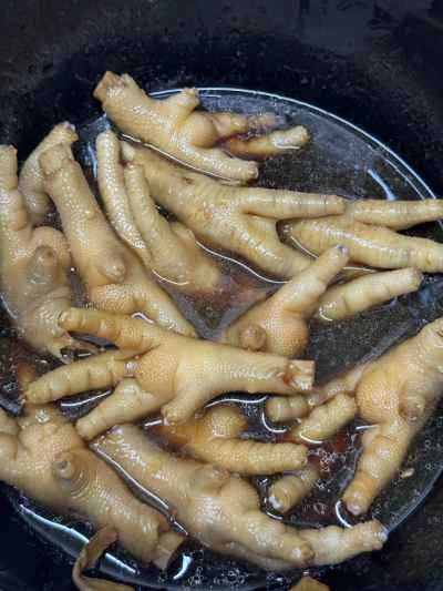 鶏の足とロブスターのしっぽの煮込みの作り方：7