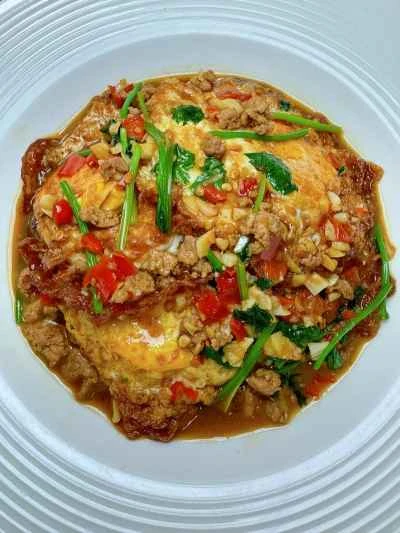 豚ひき肉と卵、刻んだ唐辛子のレシピ