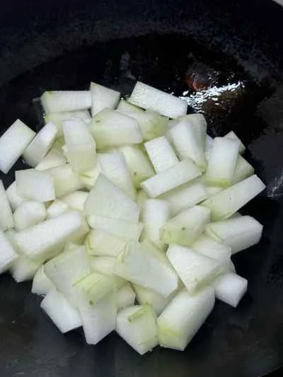 干しホタテと干しエビ入り冬瓜の煮込みの作り方：3