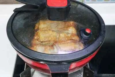 塩漬けカラシナを使った豚バラ肉の煮込みの作り方：7