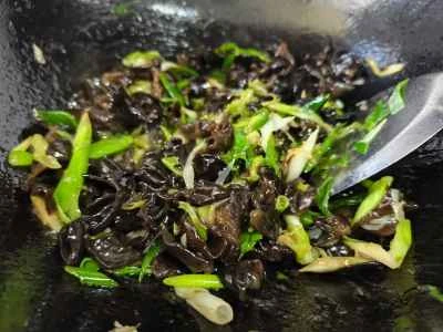 ネギ入りキクラゲの煮込みの作り方：7