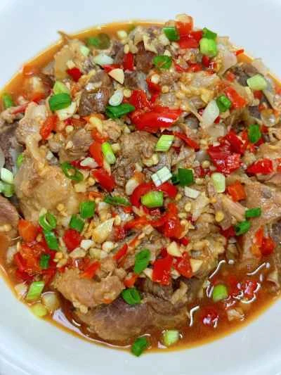 刻んだ唐辛子で煮込んだ豚スペアリブの作り方：15