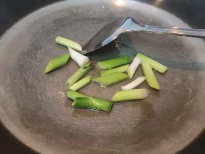 キクラゲと木綿豆腐を使った鶏胸肉の煮込みの作り方：5