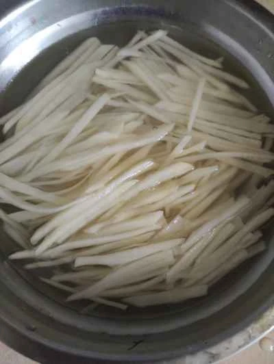 細切り豚肉とジャガイモと玉ねぎの炒め物の作り方：4