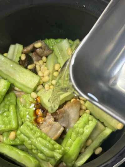 豚バラ肉とゴーヤの煮込みの作り方：12
