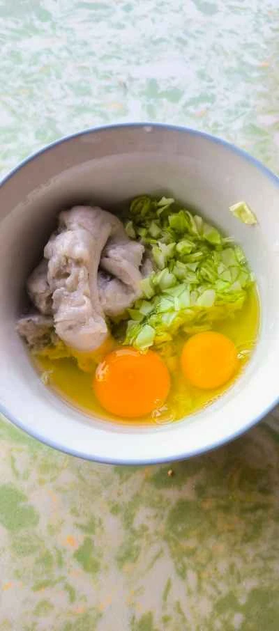 エビと卵のパンケーキを作る手順：1