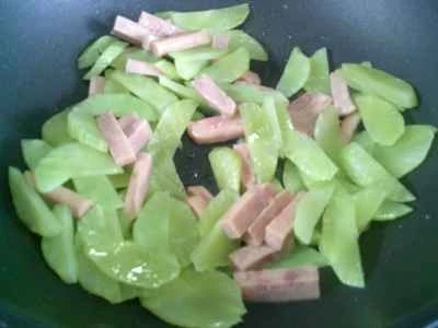 ランチョンミートとレタスの炒め物の作り方:4