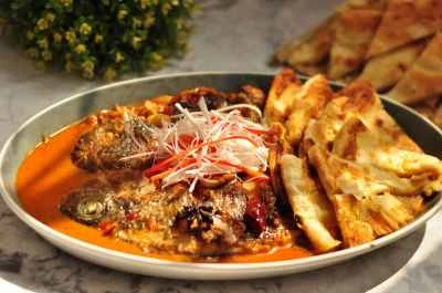 フラットブレッド添え魚の頭のシチュー：11