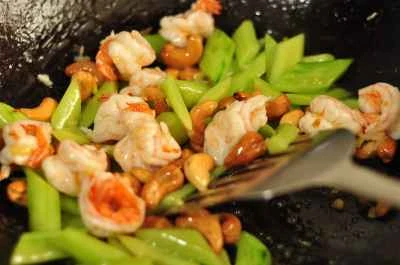 キュウリ、カシューナッツ、エビの作り方：10